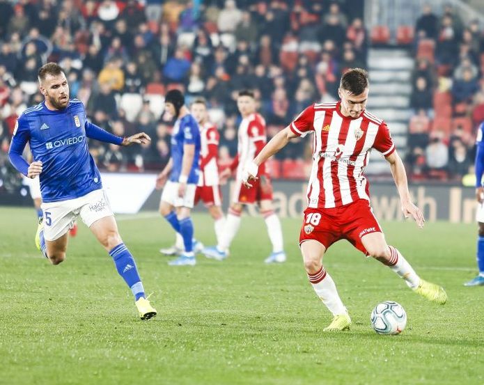 Lance del encuentro entre Almería y Oviedo