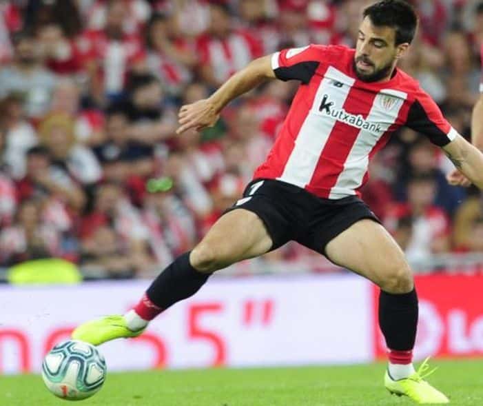 Beñat en un partido con el Athletic Club