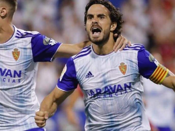 Javi Ros celebra un gol en La Romareda