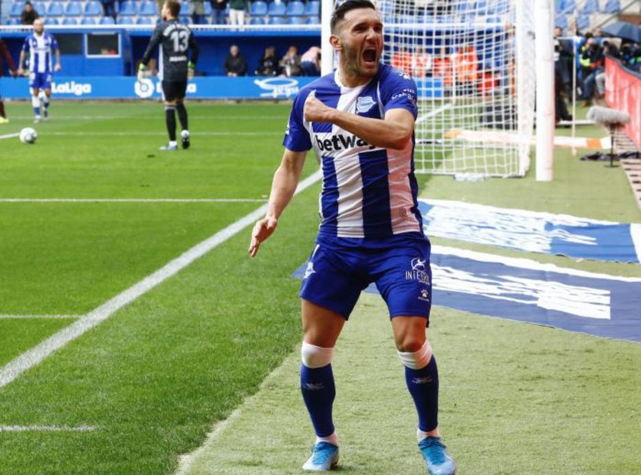 Lucas Pérez celebra un gol con el Deportivo Alavés