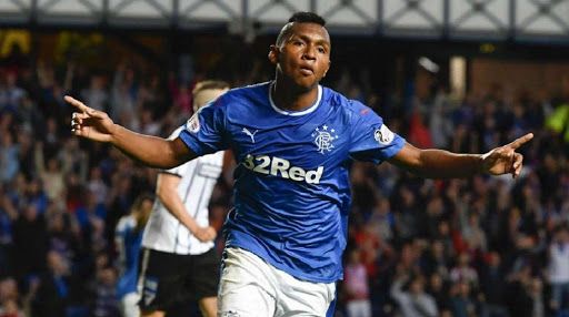 Morelos celebra un tanto con el Rangers | Imagen: EFE