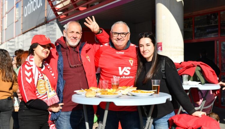 La afición grana alentó a su Real Murcia