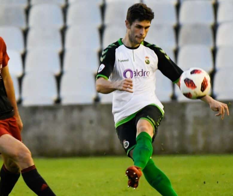 Óscar Gil en un partido con el Racing