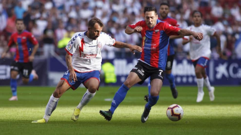 Valverde en un partido con el Extremadura frente a Aitor García