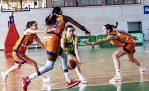 Cenis burla a la defensa de Valencia