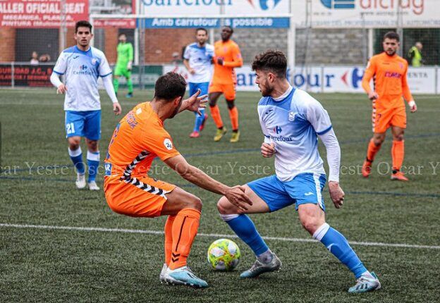 Lance del juego en el último partido del Ebro