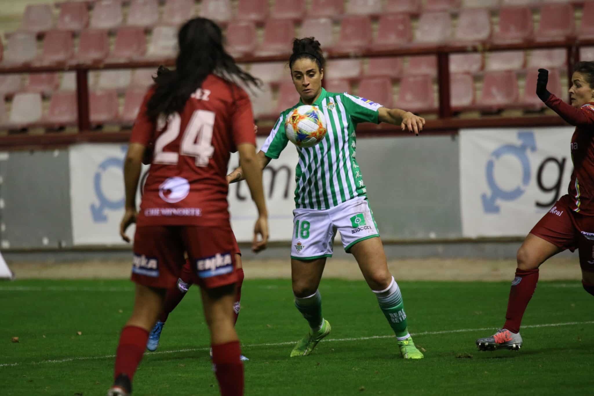Imagen de archivo entre EDF Logroño y Real Betis
Fuente: https://twitter.com/RTVBetis/status/1232700632701775873/photo/1
