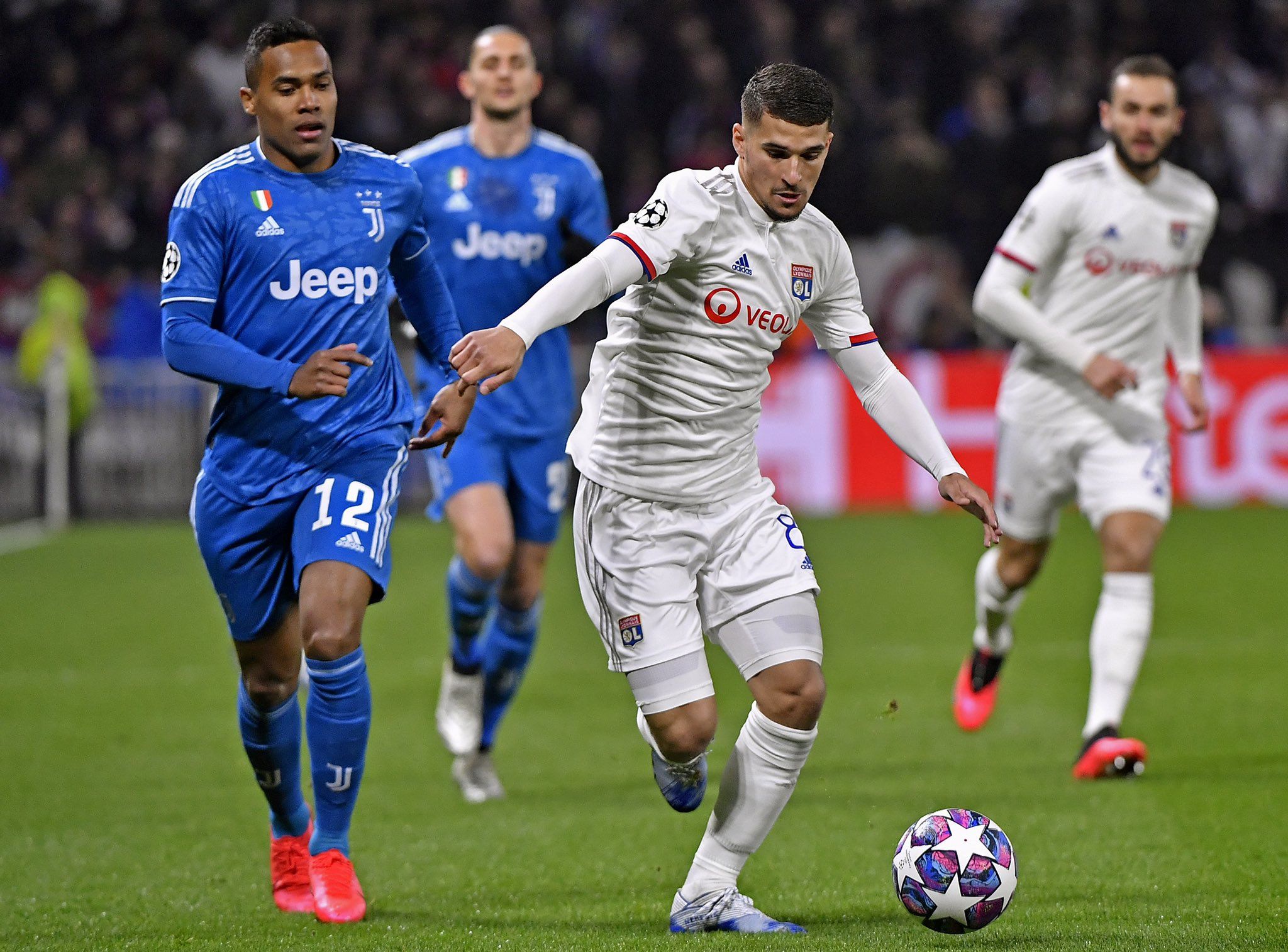 Olympique Lyon-Juventus: Houssem Aouar fue una de las figuras de su equipo en la victoria sobre el campeón italiano. Fuente: (@OL)