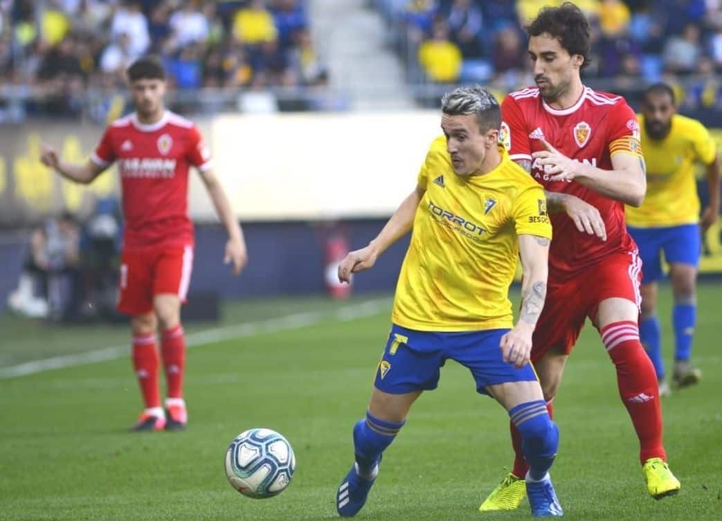 Lance del encuentro entre Cádiz y Real Zaragoza