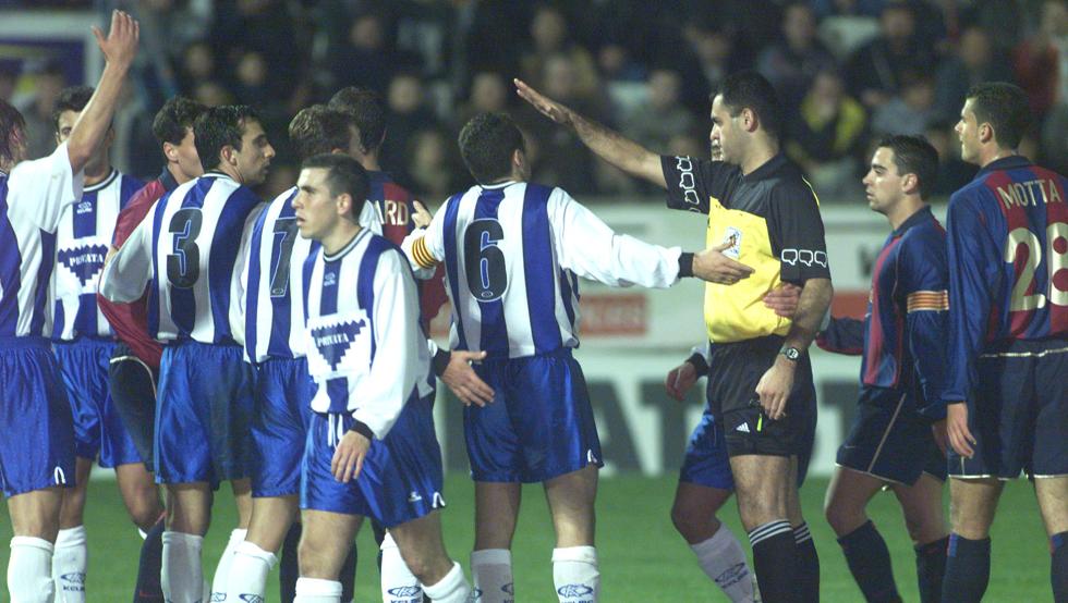 Aquella edición de 2001 será recordada por varias sorpresas, la mayor la eliminación del FC Barcelona en Figueres