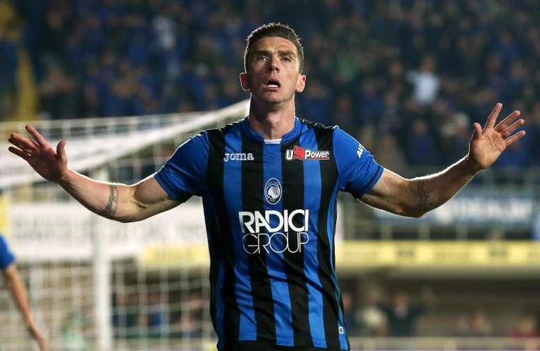 Robin Gosens en un partido con el Atalanta