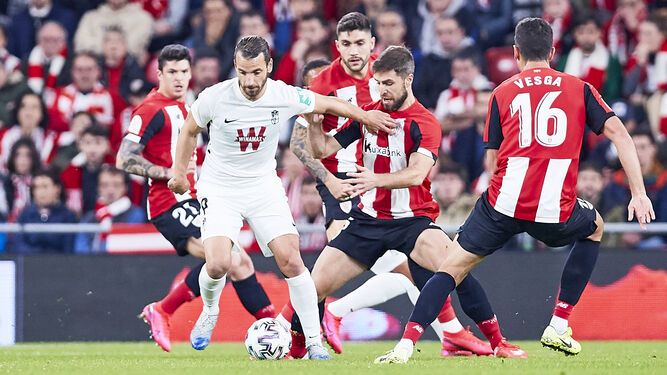 Lance del Athletic - Granada en San Mamés