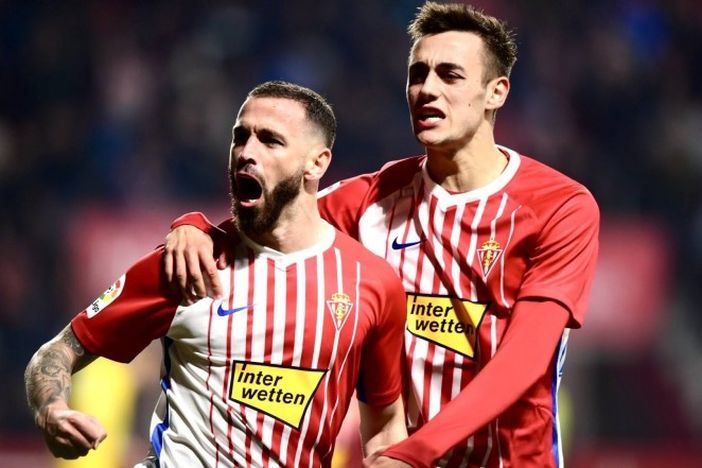 Álvaro Vázquez y Pedro Díaz celebran el gol frente al Cádiz