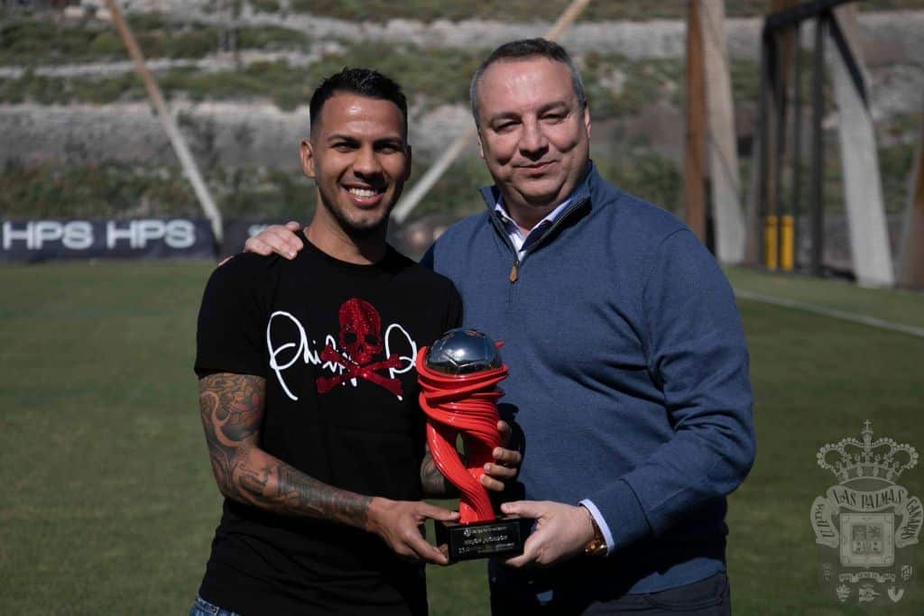 Jonathan Viera con el presidente de la UD Las Palmas, Miguel Ángel Ramírez