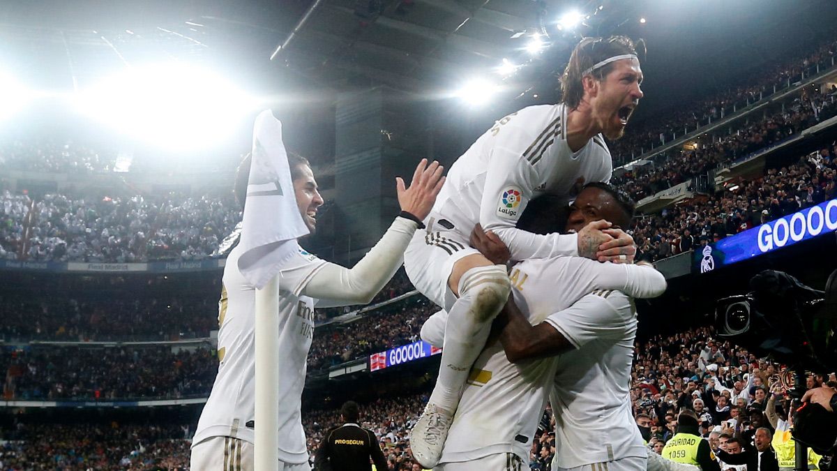 Los jugadores celebran el gol de la victoria frente al Barça en Liga. (Foto: @realmadrid)