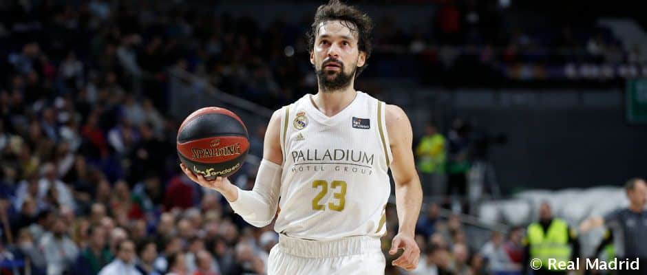 Sergio Llull tiene el balón en un partido como jugador del Real Madrid. Foto: Real Madrid.