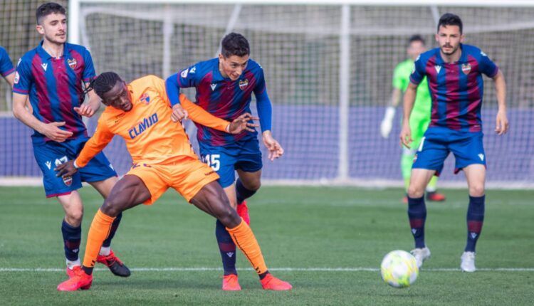 Lance del último partido del Ebro frente al Atlético Levante