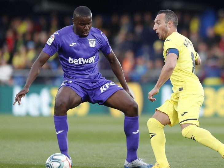 Amadou frente a Cazorla en el único partido que ha disputado con el CD Leganés
