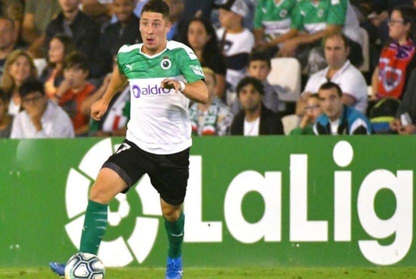 Enzo Lombardo en un partido con el Racing de Santander en febrero de 2020