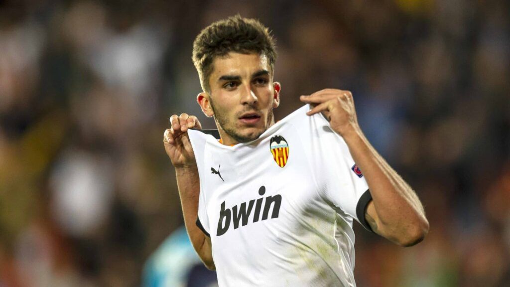 Ferrán Torres celebra un gol con el Valencia CF