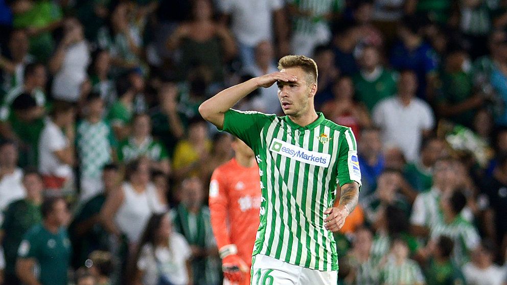 Loren Morón en un partido con el Real Betis