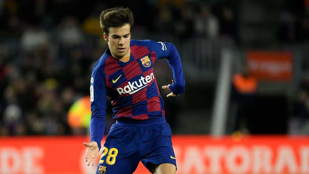 Riqui Puig en un partido con el FC Barcelona