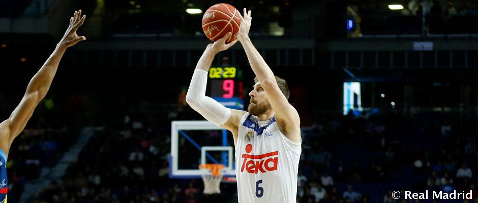 Andrés Nocioni lanza a canasta en un Real Madrid - MoraBanc Andorra. Foto: Real Madrid.