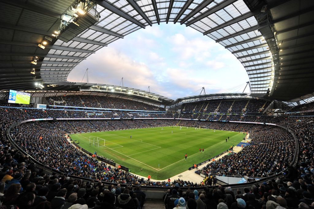 Etihad Stadium con sus gradas a rebosar de público