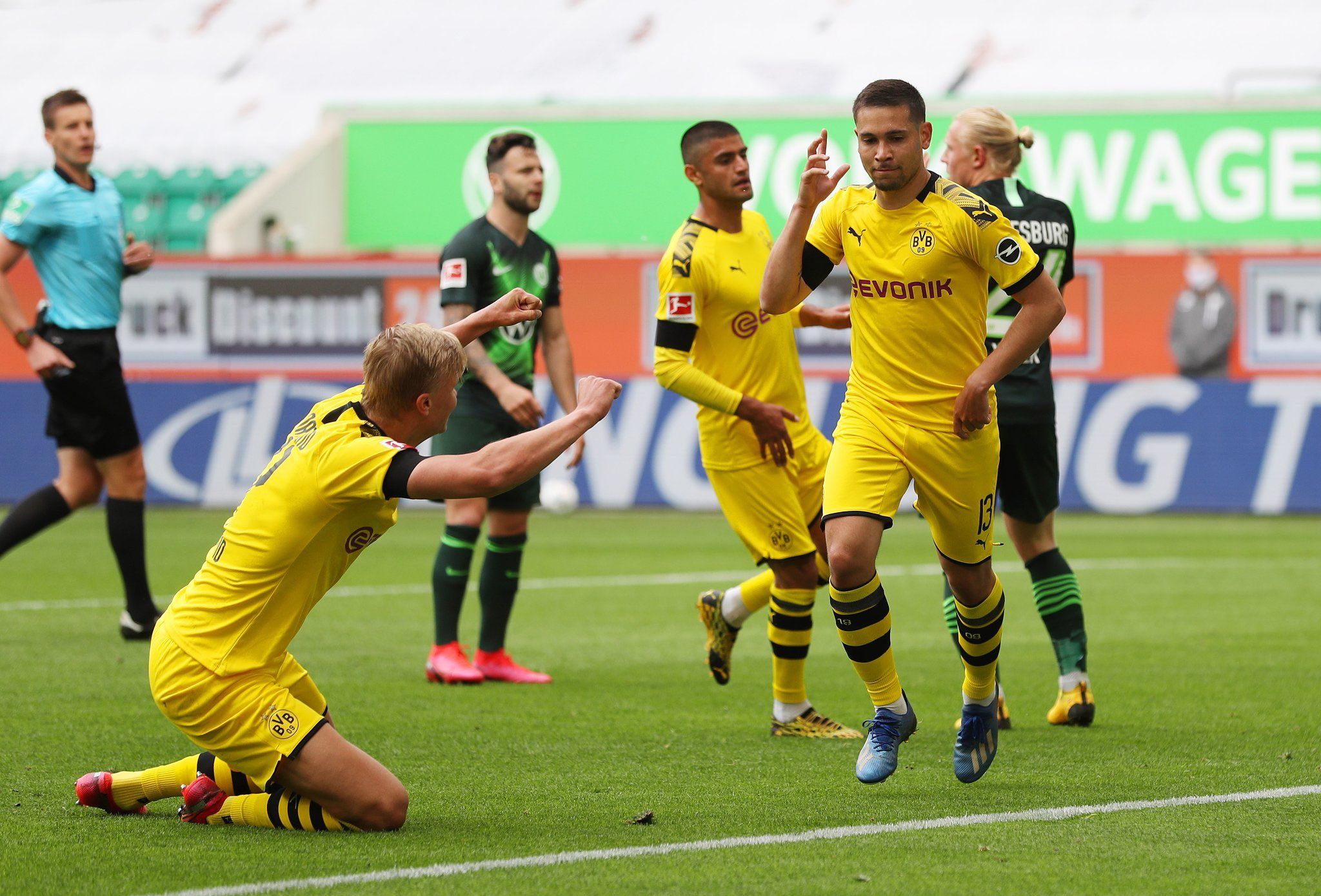 Wolfsburgo 0-2 Borussia Dortmund. Guerreiro abrió el marcador para los de Favre. Fuente: (@BVB)