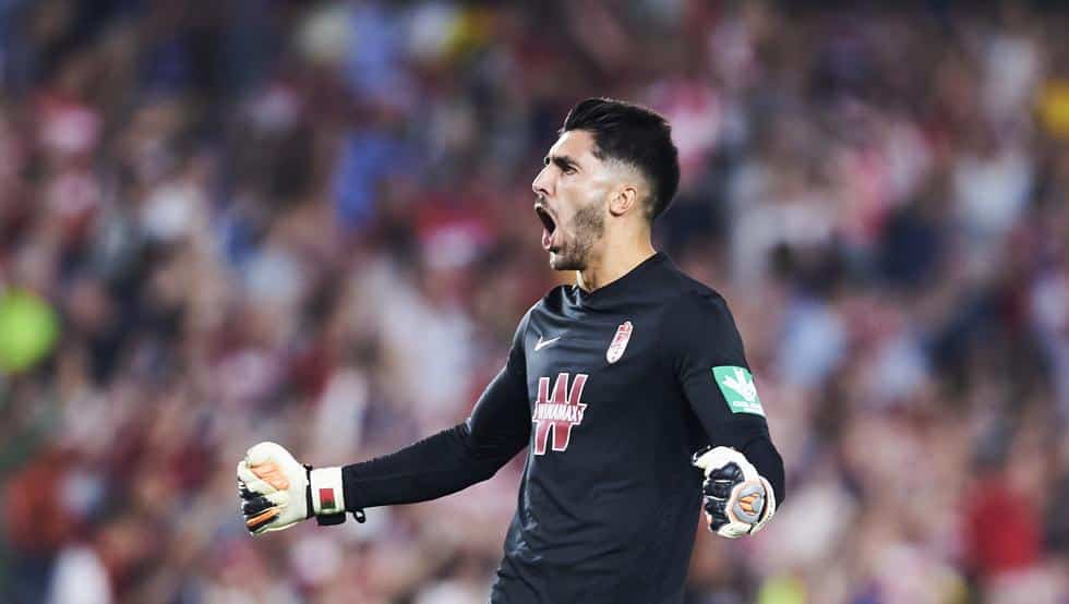 Rui Silva en un partido con el Granada