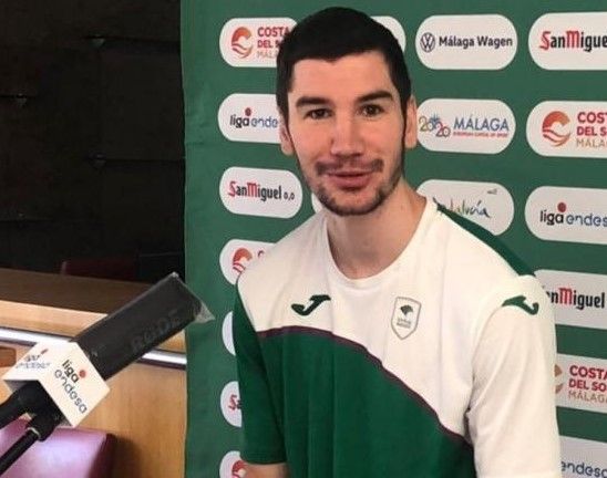 Dario Brizuela, escolta del Unicaja de Málaga, atendiendo a los medios.
Imagen obtenida de www.unicajabaloncesto.com