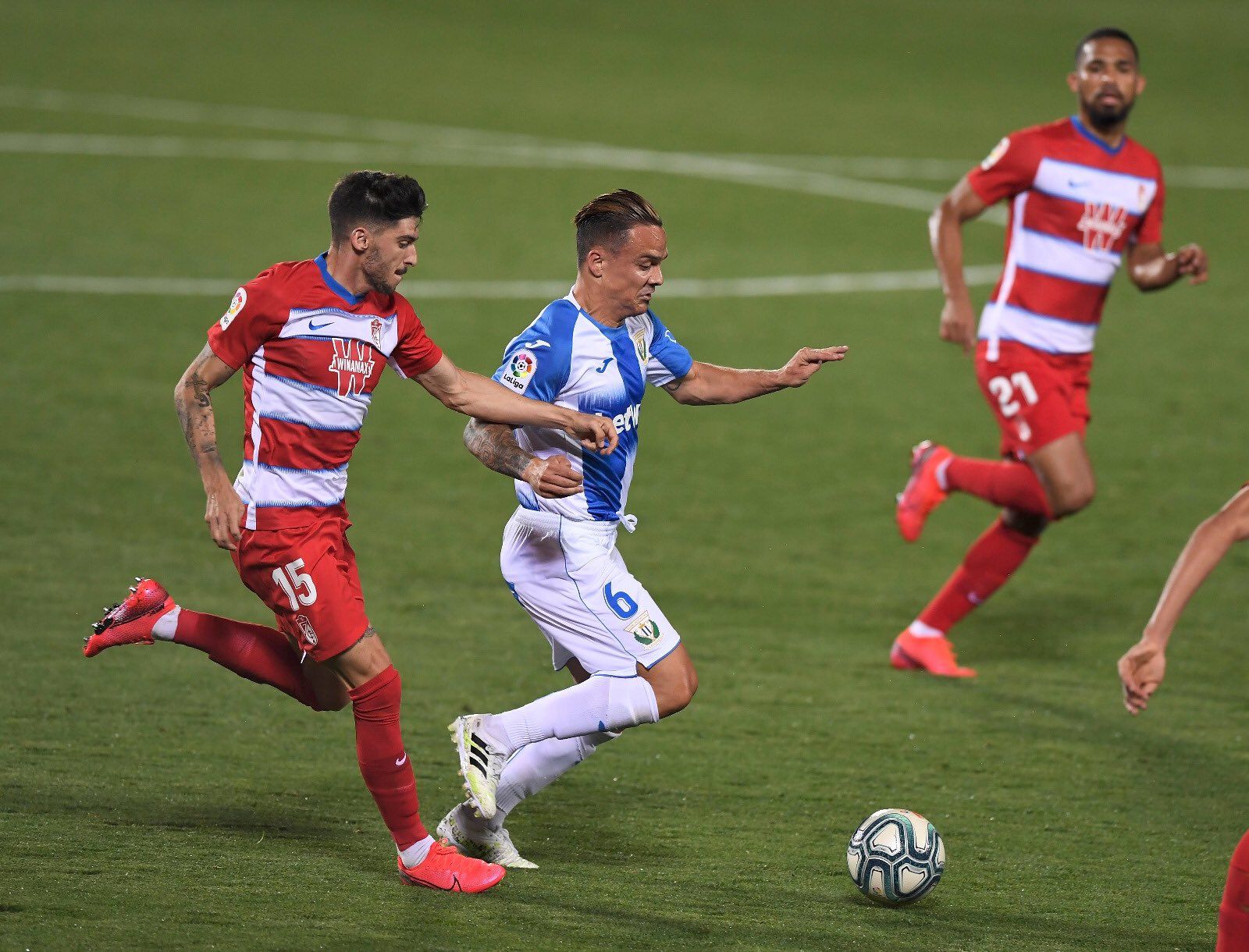 Empate con sabor agridulce para los locales, que pudieron llevarse los tres puntos con el penalti.
Fuente: https://twitter.com/CDLeganes/status/1275185584013795330/photo/1
