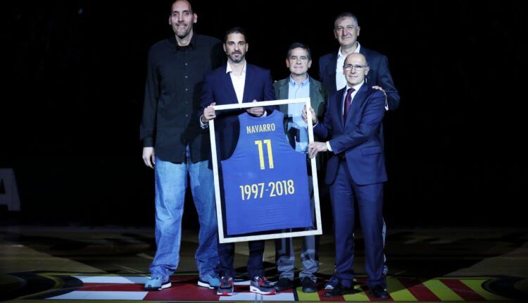 Navarro en el homenaje en la retirada de la camiseta (Fuente: Web FC Barcelona)