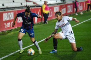 Encuentro entre el Sevilla FC y el Levante UD correspondiente a los octavos de la Copa de la Reina