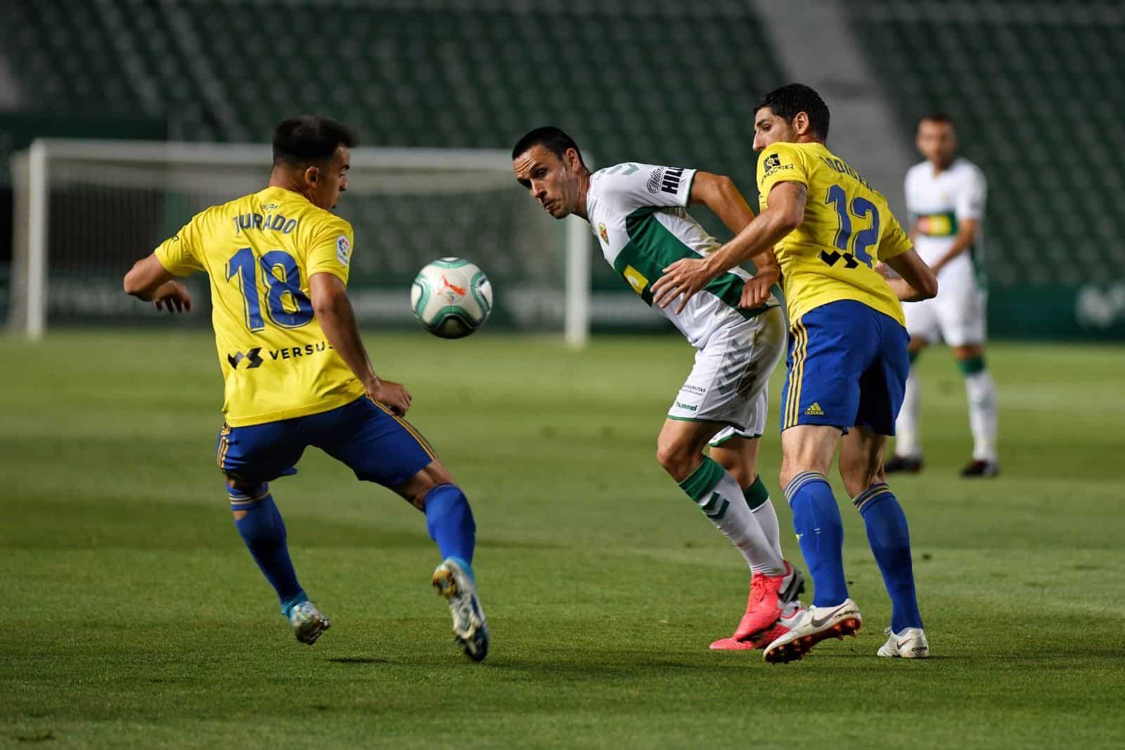 Disputado encuentro entre los líderes y un claro aspirante al ascenso por la vía del play off. 
Fuente: https://twitter.com/elchecf/status/1278067878563065856/photo/1
