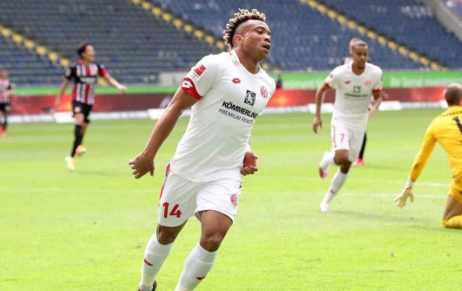 Pierre Kunde celebra un gol con el FSV Mainz
