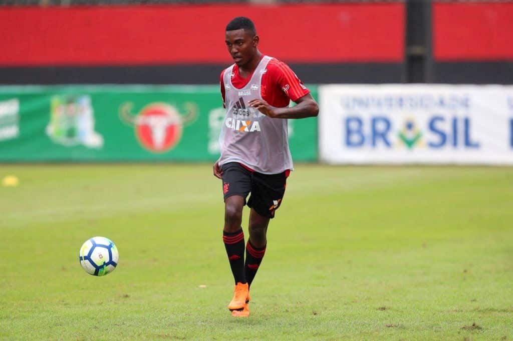 Ramón Ramos en un entrenamiento de Flamengo