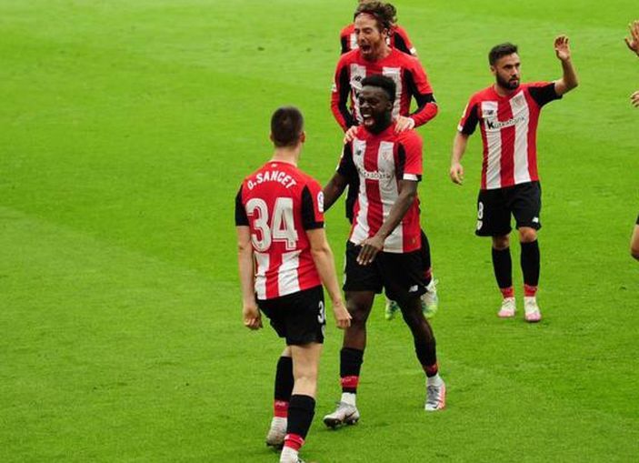 Jugadores del Athletic Club celebran el gol de Oihan Sancet