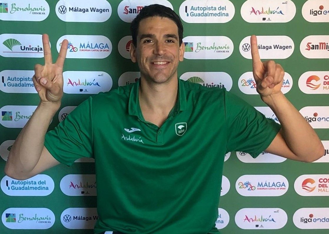 Carlos Suárez en la comparecencia donde atendió a los medios tras conocerse su renovación. 
Imagen obtenida de www.unicajabaloncesto.com