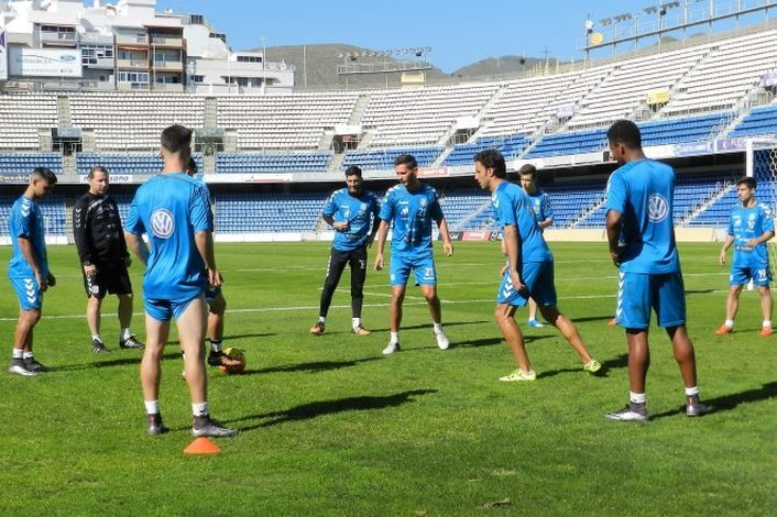 Entrenamiento del CD Tenerife en el Heliodoro Rodríguez López