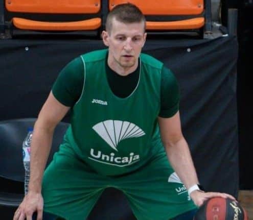 El alero del Unicaja, Adam Waczynski, en un entrenamiento.
Imagen obtenida de www.unicajabaloncesto.com