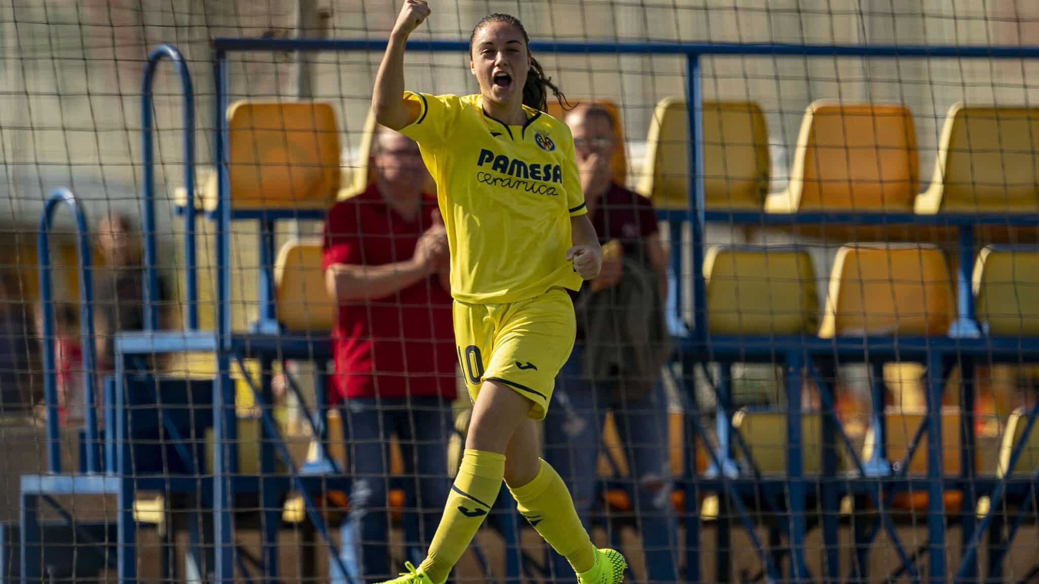Aixa Salvador, celebrando un gol con su antiguo equipo. / Imagen vía @CVFFemenino