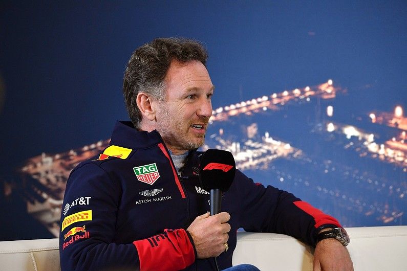 Mientras Red Bull y el se queja, Mercedes con trabajo saca ventaja Mientras Red Bull y el se queja, Mercedes con trabajo saca ventaja