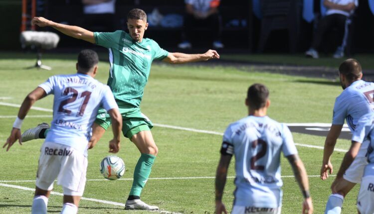 Feddal remata el centro que acaba en gol ante el Celta de Vigo. Fuente: Twitter Real Betis