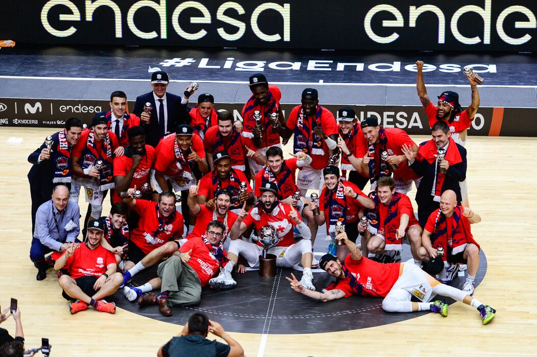 Baskonia celebrando la Liga Endesa.