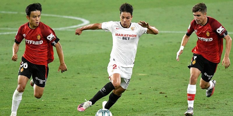 Kubo y Pozo persiguen a Óliver Torres | Imagen: Sevilla FC