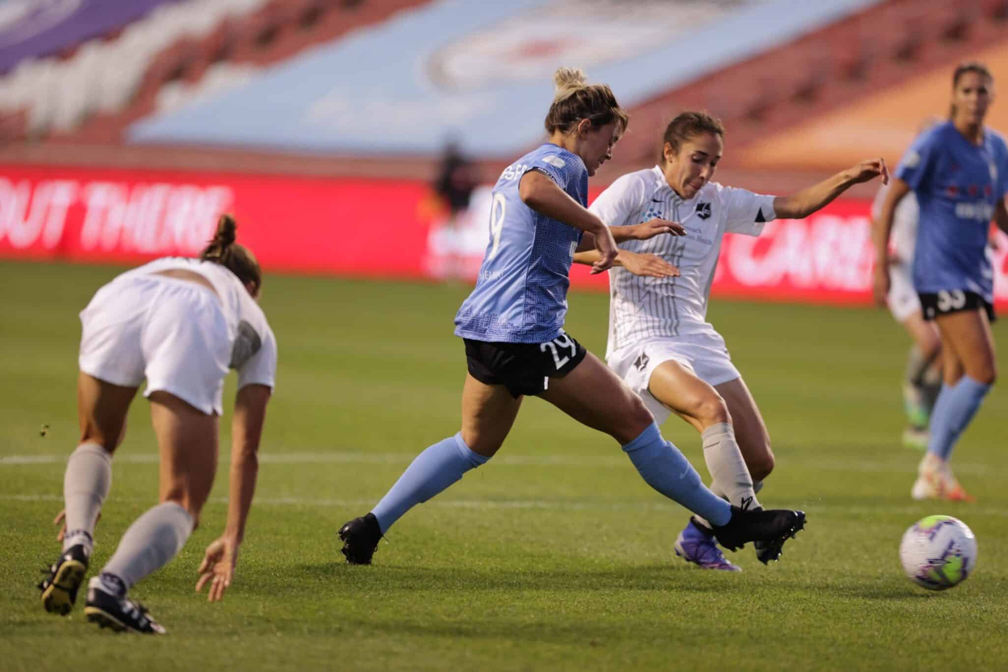 St. Georges anotando el primer gol del encuentro, foto compartidas en redes sociales de la liga / https://twitter.com/NWSL