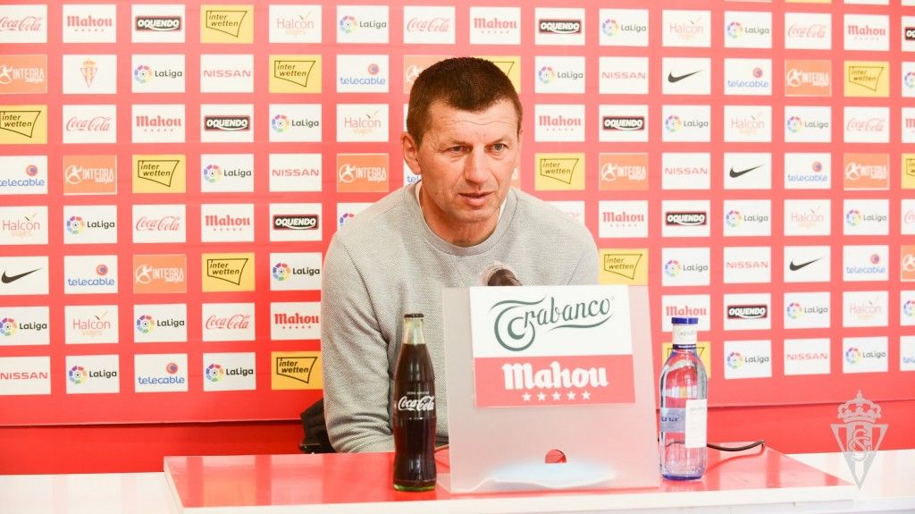 Miroslav Djukic en la sala de prensa de Mareo