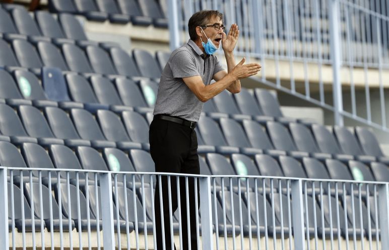 Fernando Vázquez en la grada de La Rosaleda