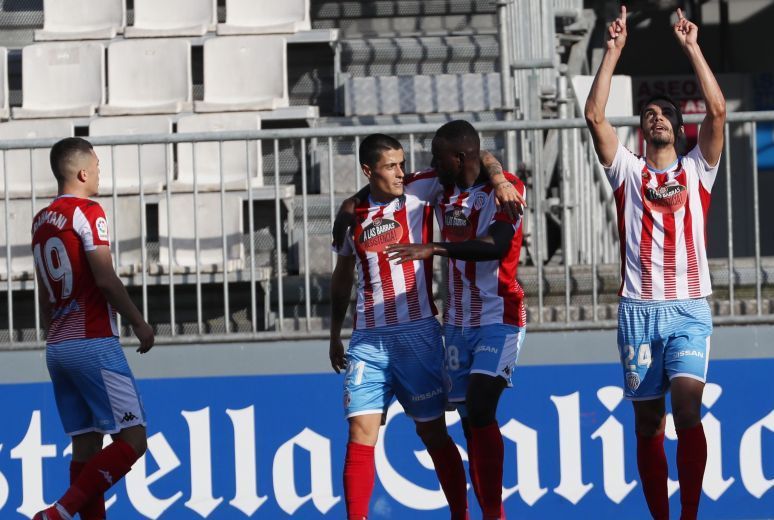 Jugadores del CD Lugo celebran uno de los goles frente al Girona